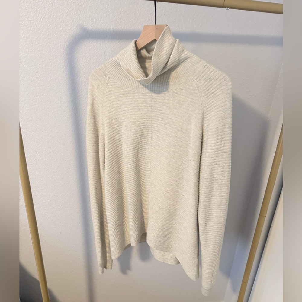 Kuhl Solace Cozy Cream Turtleneck Sweater Size Medium